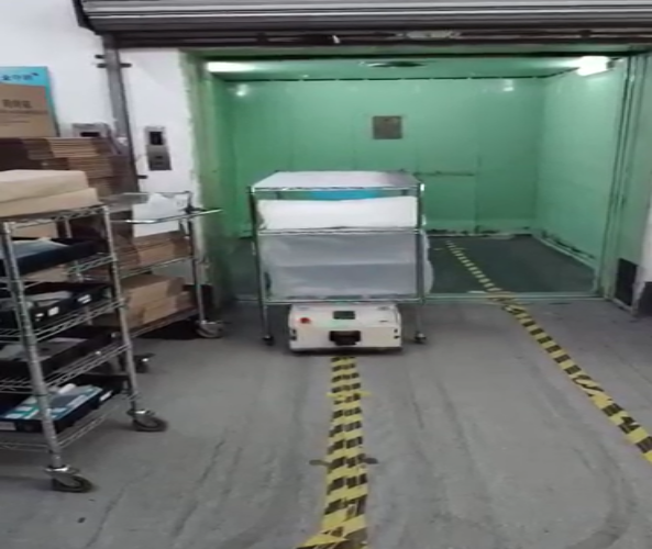 潛伏牽引式AGV進出電梯應用