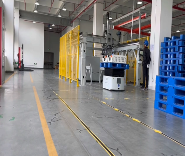 單驅(qū)動舉升背負(fù)式AGV應(yīng)用