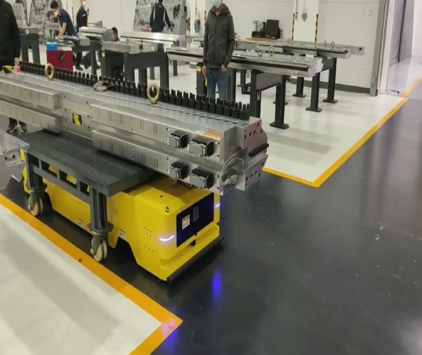 雙驅動潛伏牽引式AGV應用